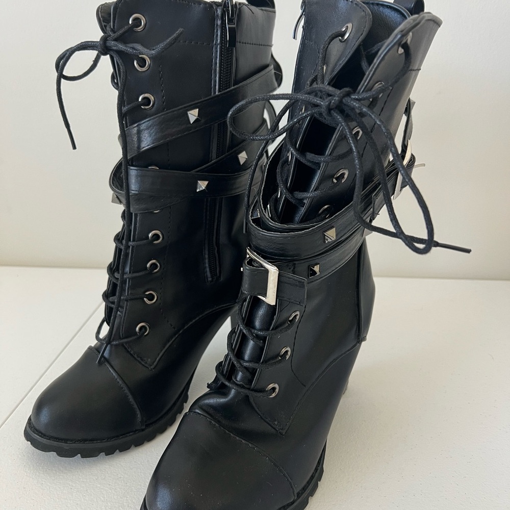 Stylish Black Women's Boots